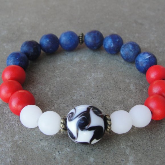 Handmade Team USA Soccer Fan Beaded Bracelet Lampwork Soccer Ball Bead - Picture 1 of 3